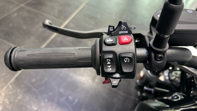 BMW R12 (24MY)